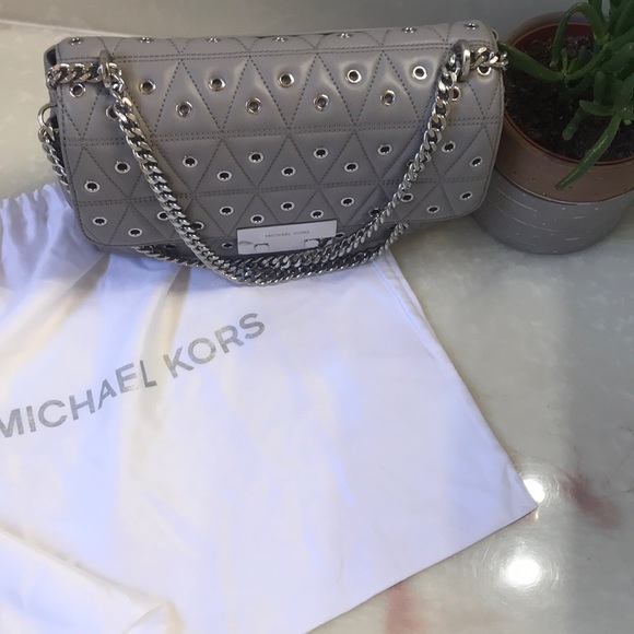 Michael Kors Handbags - ‼️SALE Like NEW Michael Kors crossbody/shoulder chain bag